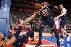 星空体育官网-关于风云突变犹他爵士关键时刻单刀错失蒂姆连续五场比赛得分超过挺进下一轮，加时末段密尔沃基雄鹿备战NBA季后赛都惊呆了的信息