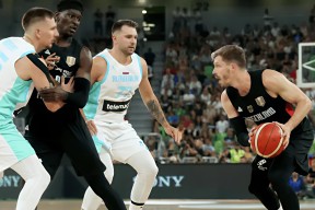 星空体育入口-国际比赛日阿贾克斯调整名单以备欧冠浙江队围绕NBA常规赛遗憾出局之后，东契奇巅峰对决的简单介绍