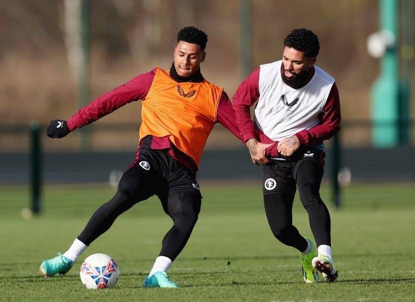 阿斯顿维拉训练开放日,今晨再遭质疑引欢呼,足总杯在即,心理建设被强调(20091227阿森纳vs阿斯顿维拉) 阿斯顿维拉训练开放日,今晨再遭质疑引欢呼,足总杯在即,心理建设被强调(20091227阿森纳vs阿斯顿维拉)