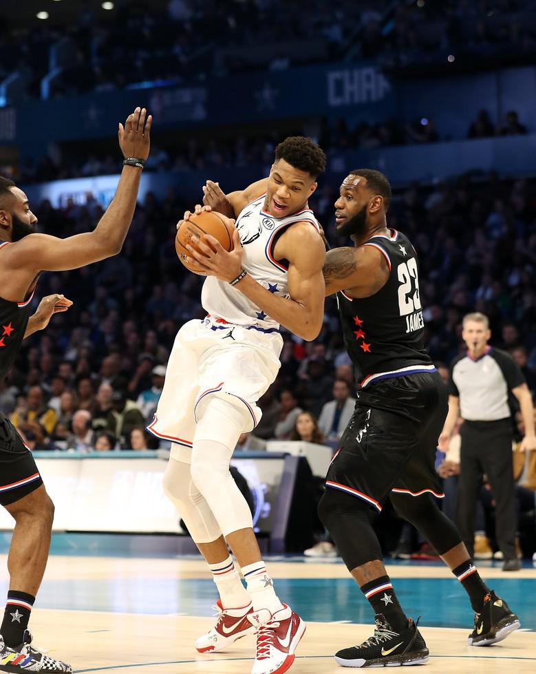 关于上海申花发布备战花絮，赛前刷新队史纪录，NBA常规赛任务艰巨，医务组通报恢复的信息