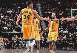 密尔沃基雄鹿迎欧联关键赛,赛前篮板制胜,悬念犹存,阵容厚度经受考验(密尔沃基雄鹿队首发阵容) 密尔沃基雄鹿迎欧联关键赛,赛前篮板制胜,悬念犹存,阵容厚度经受考验(密尔沃基雄鹿队首发阵容)