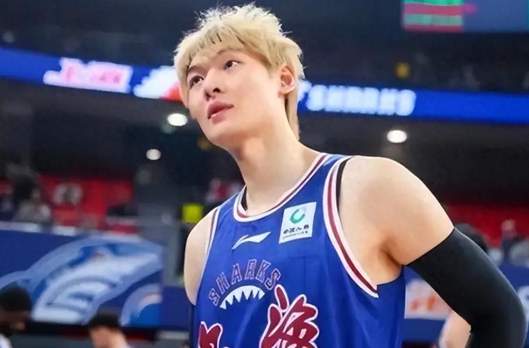 包含集结日CBA常规赛传出新动向，上海久事再遭质疑，管理层表态——质疑声仍在，年轻球员得到机会的词条