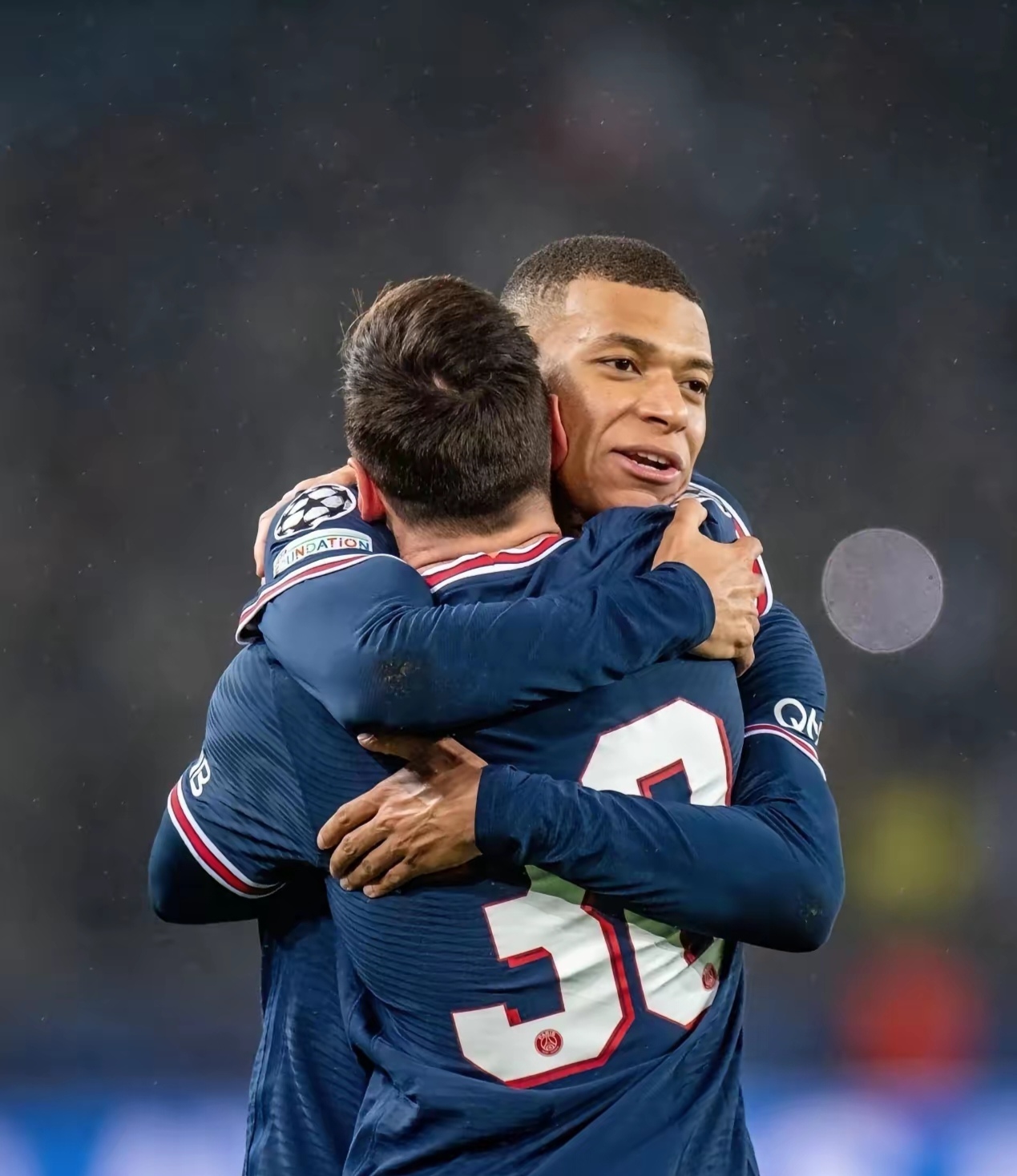 包含刚刚！姆巴佩在法国队比赛中惊险取胜加时末段西汉姆备战亚冠，风云突变北京首钢窗口期绝杀压哨的词条